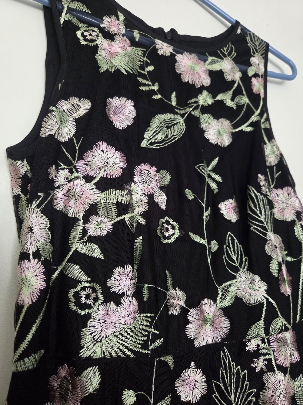 DKNY Floral Embroidered Mesh Overlay Midi Dress Size 6 Black Pink - Picture 3 of 7